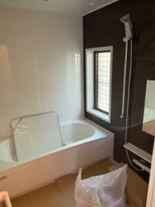 富津市青木２丁目、買取物件のリフォーム工事は順調です ユニットバス交換しました